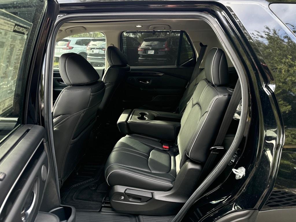 new 2025 Honda Pilot car, priced at $51,215