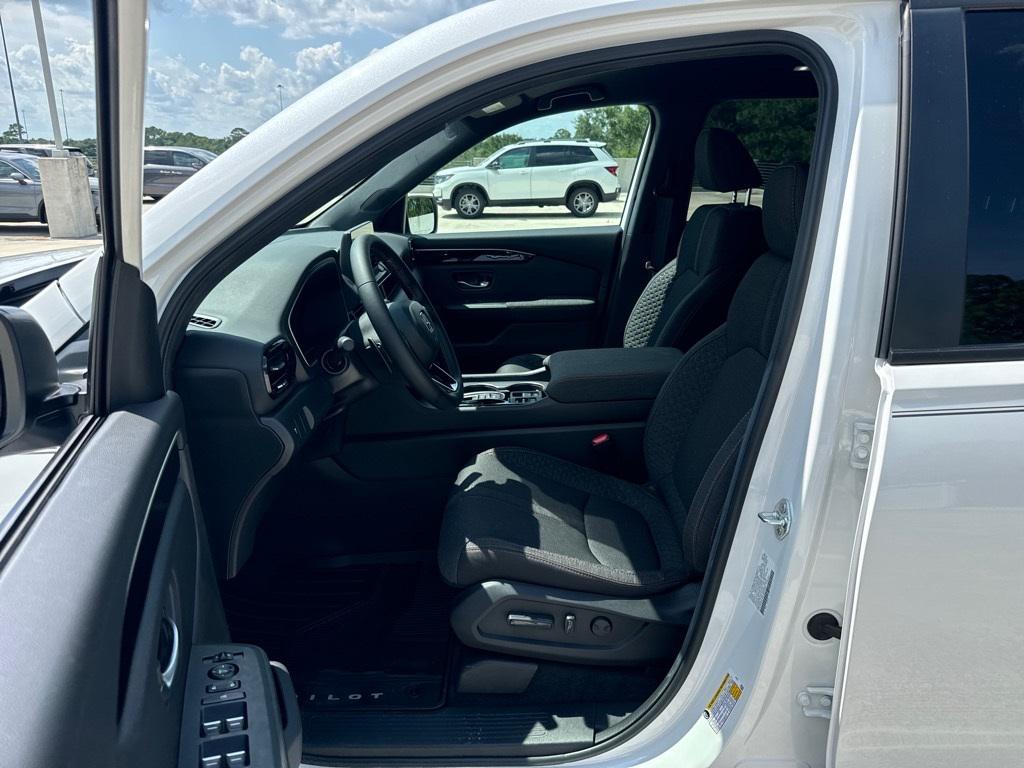 new 2025 Honda Pilot car, priced at $42,884