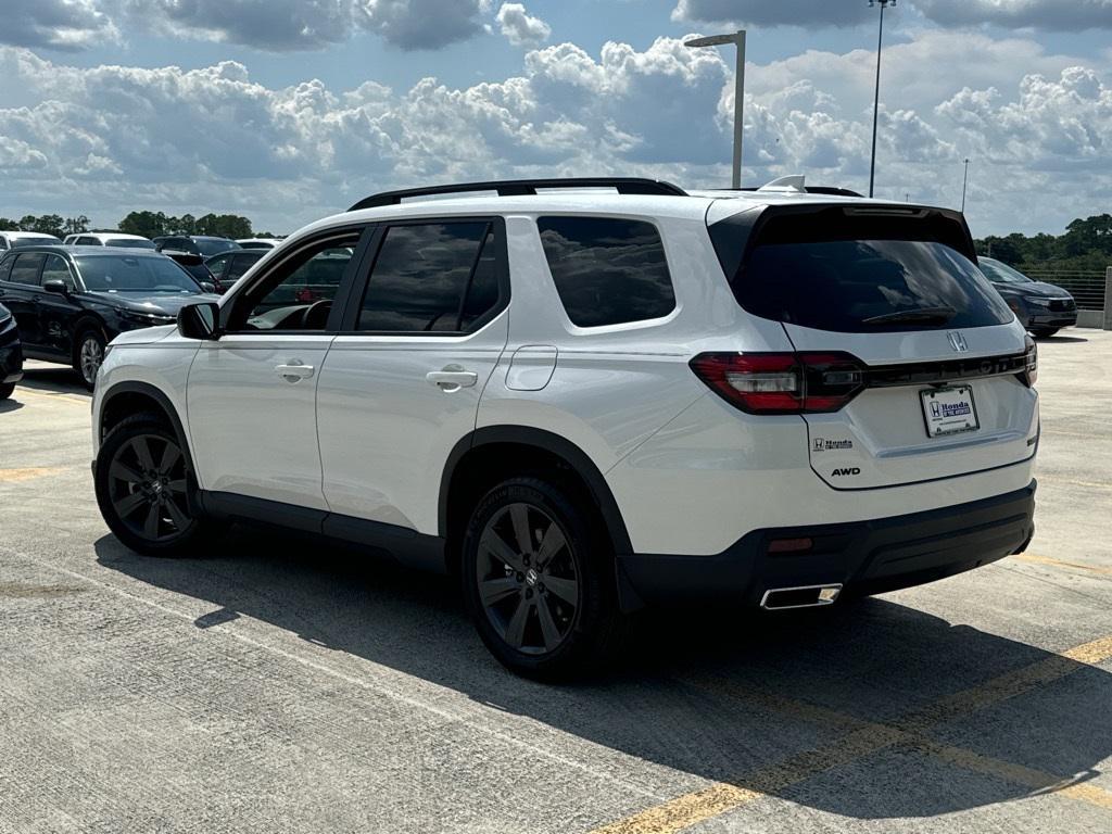 new 2025 Honda Pilot car, priced at $42,884