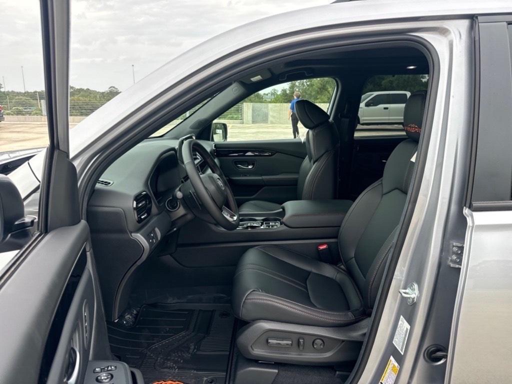 new 2025 Honda Pilot car, priced at $47,228