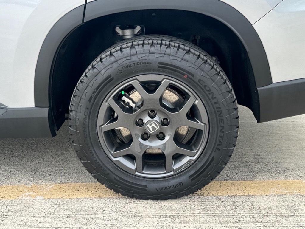 new 2025 Honda Pilot car, priced at $47,228