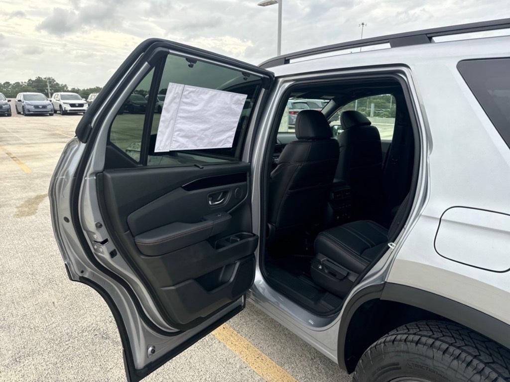 new 2025 Honda Pilot car, priced at $47,228