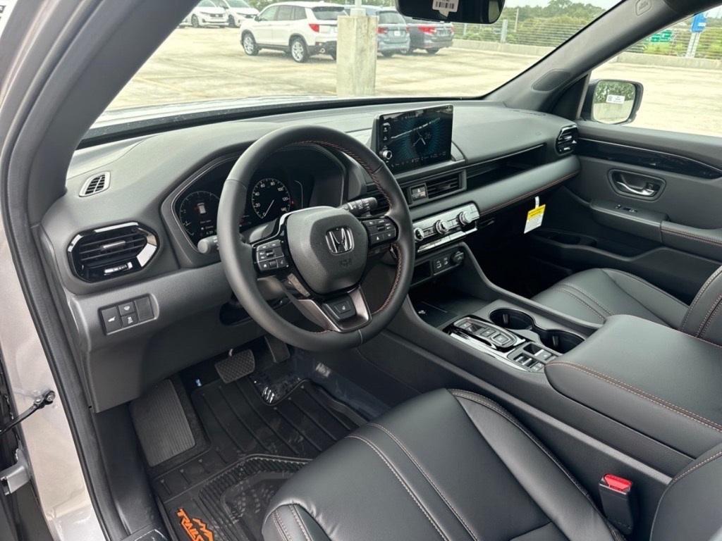new 2025 Honda Pilot car, priced at $47,228
