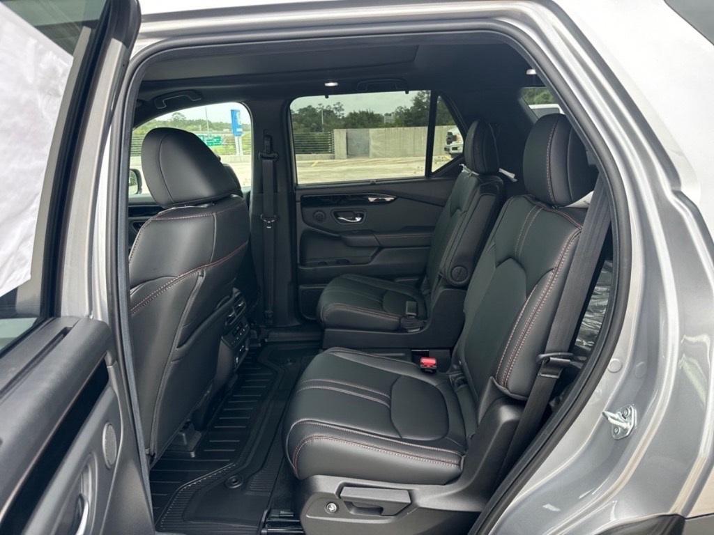 new 2025 Honda Pilot car, priced at $47,228