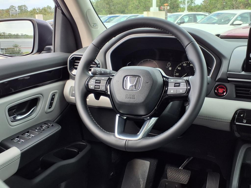 new 2025 Honda Pilot car, priced at $47,825
