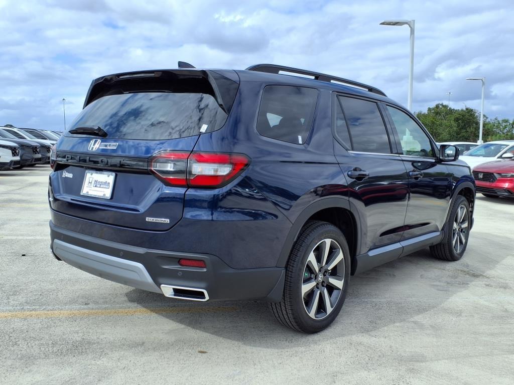 new 2025 Honda Pilot car, priced at $47,825