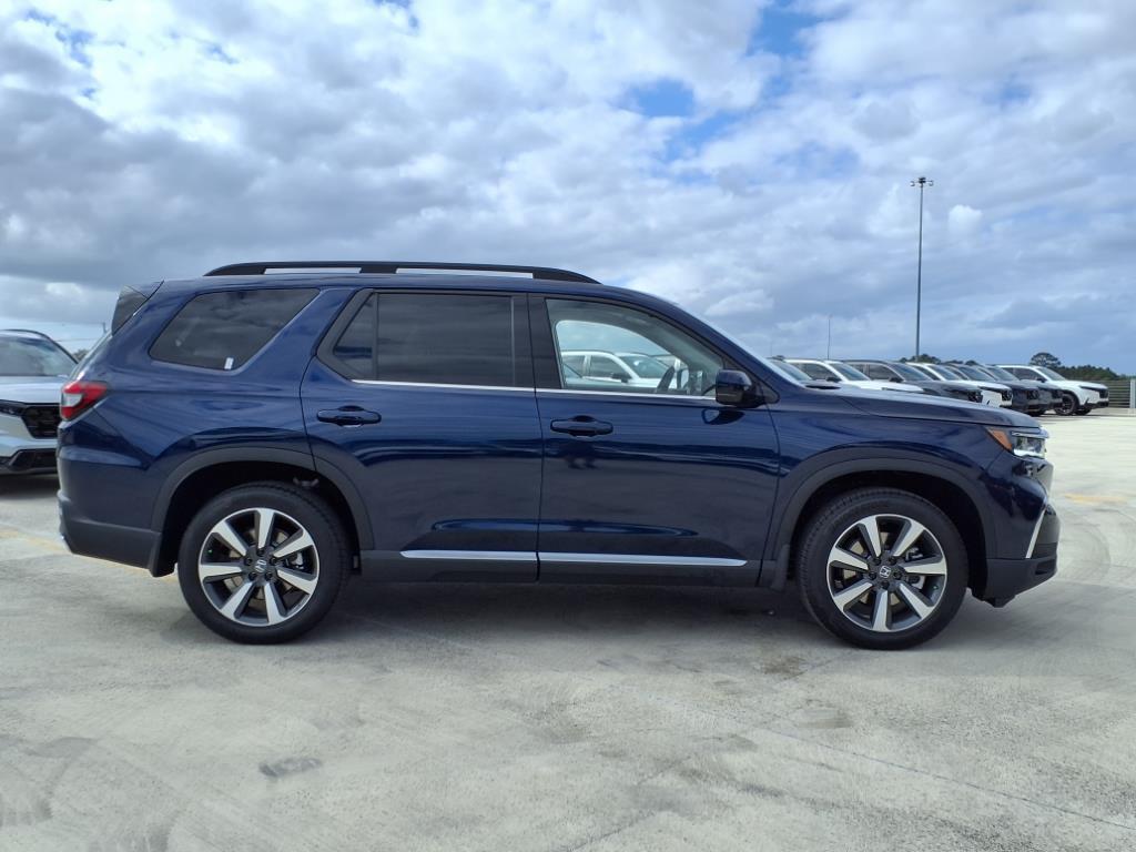 new 2025 Honda Pilot car, priced at $47,825