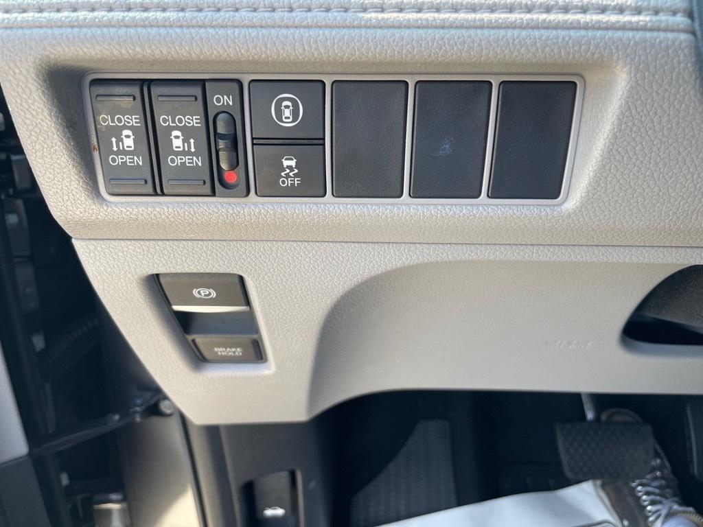 used 2023 Honda Odyssey car, priced at $33,213