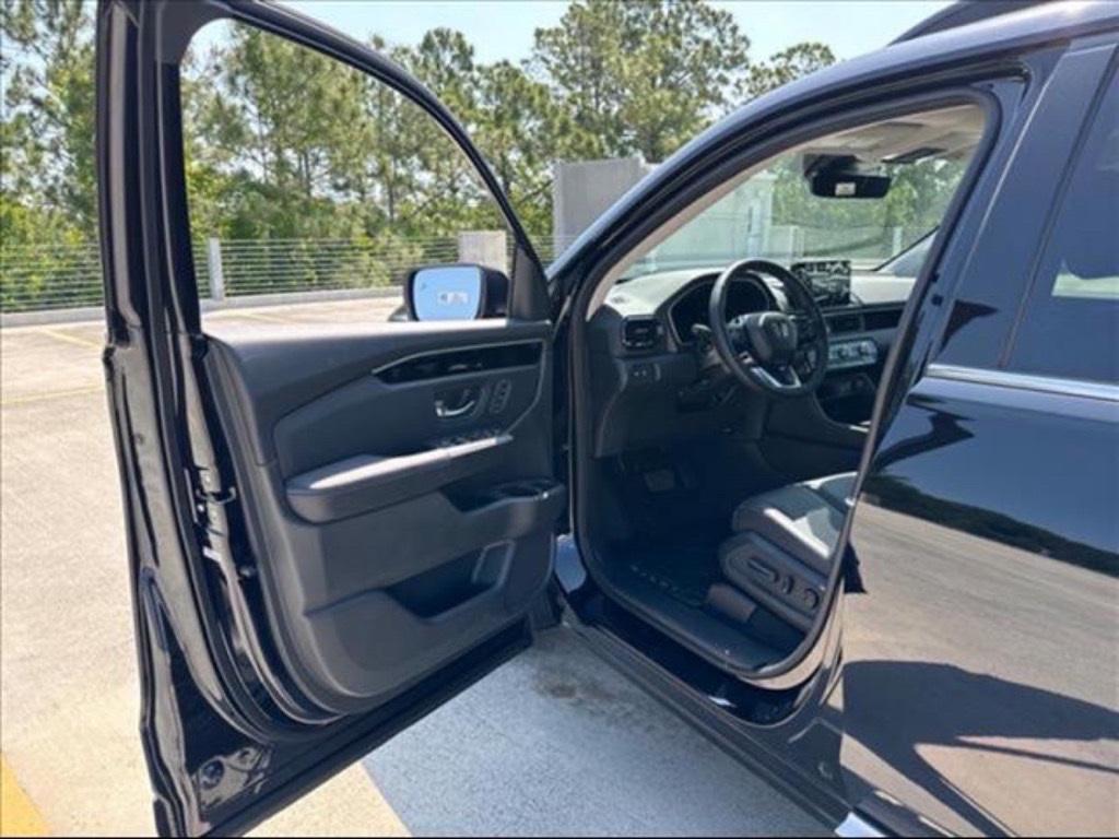 new 2025 Honda Pilot car, priced at $47,499