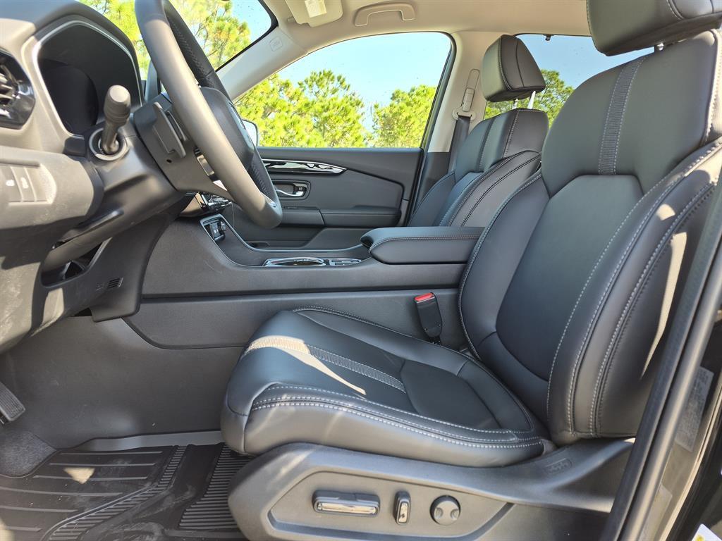 new 2025 Honda Pilot car, priced at $43,919