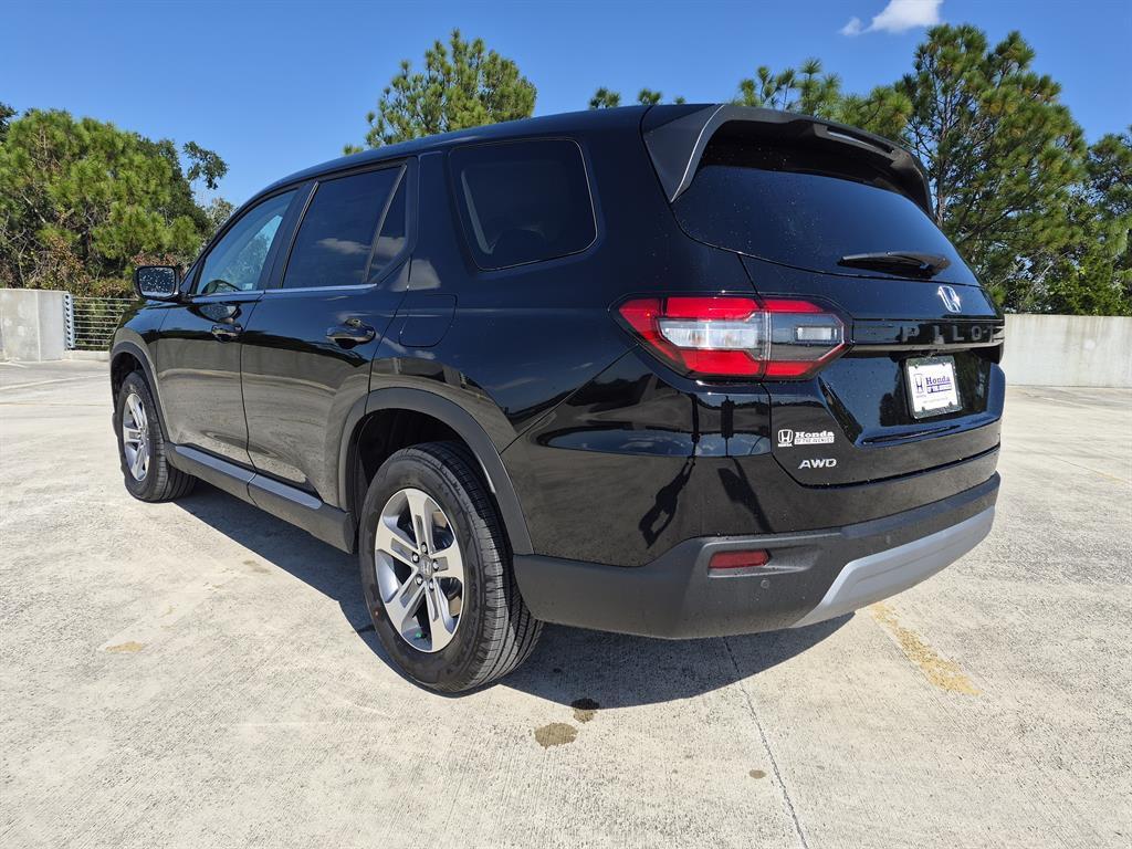 new 2025 Honda Pilot car, priced at $43,919