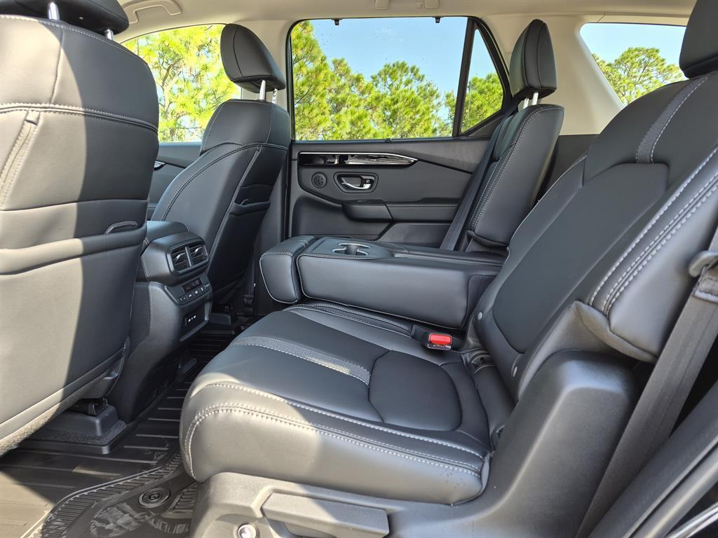new 2025 Honda Pilot car, priced at $43,919