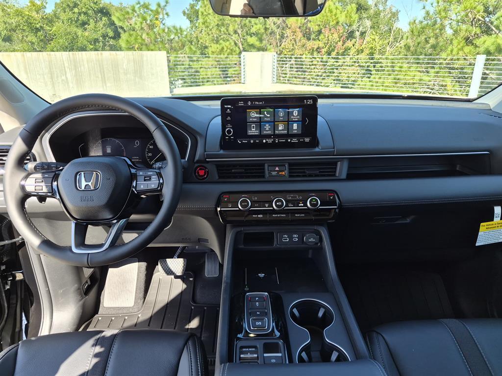 new 2025 Honda Pilot car, priced at $43,919