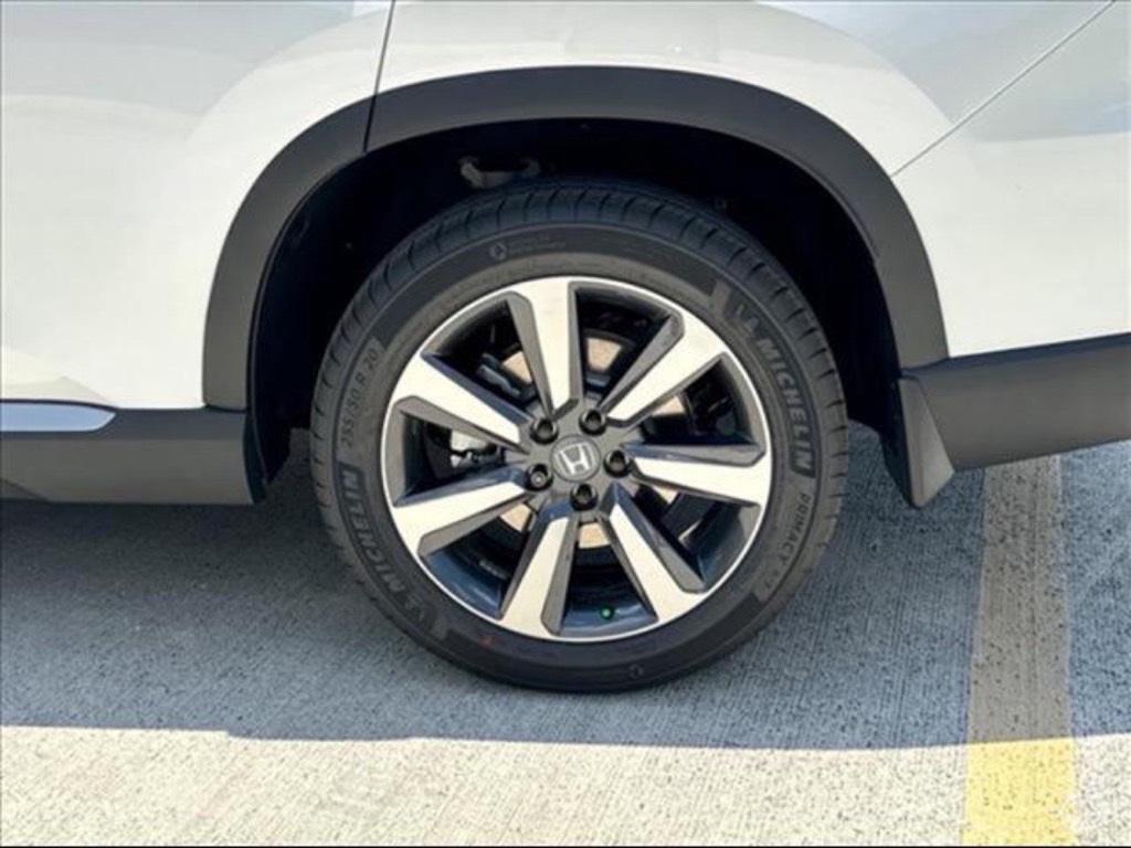 new 2025 Honda Pilot car, priced at $45,886