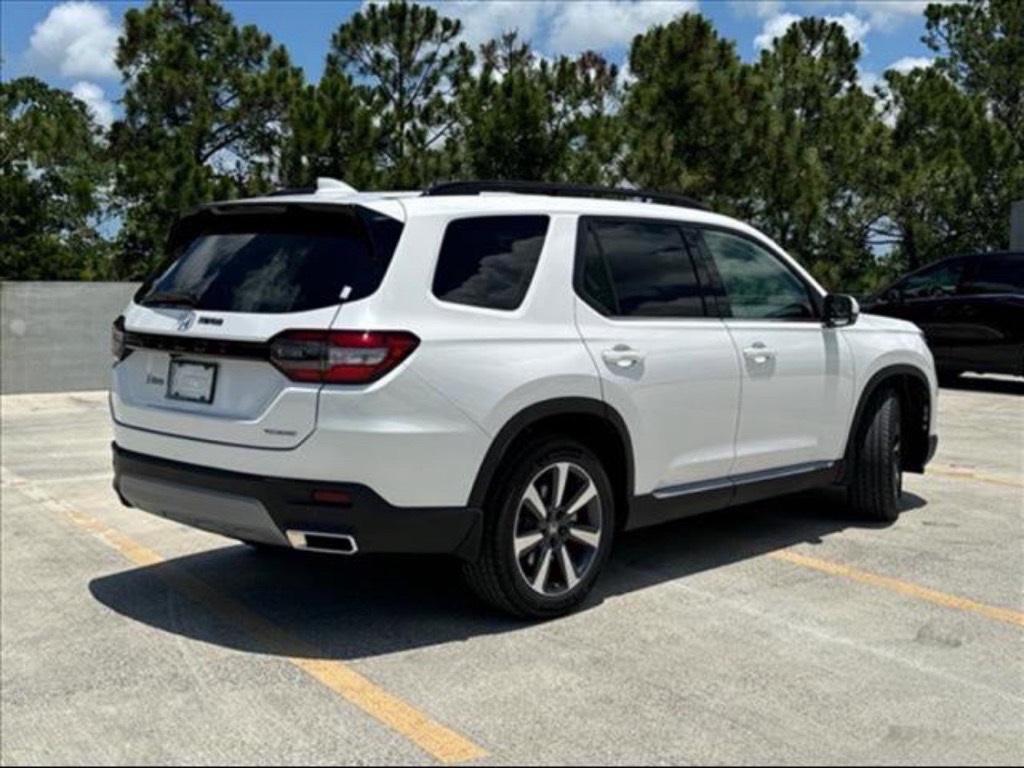 new 2025 Honda Pilot car, priced at $45,886