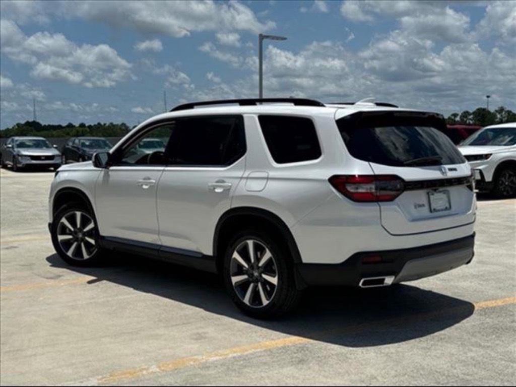 new 2025 Honda Pilot car, priced at $45,886