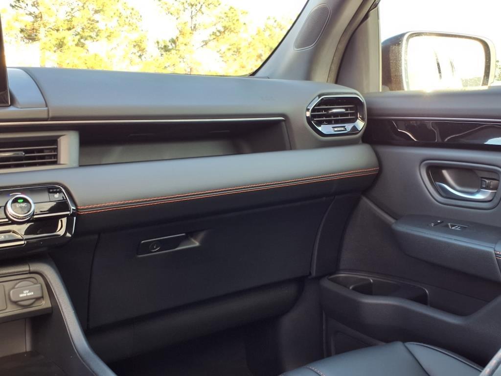 new 2025 Honda Pilot car, priced at $48,370