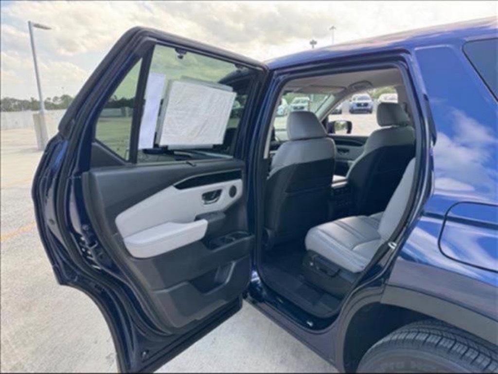 new 2025 Honda Pilot car, priced at $43,056