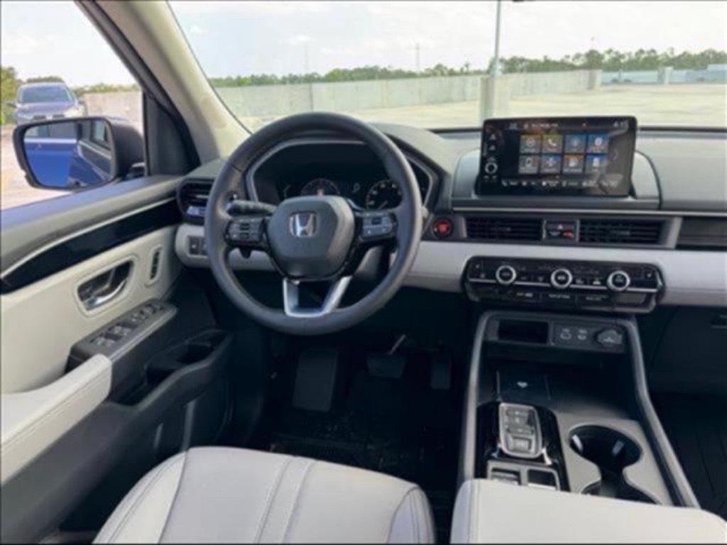 new 2025 Honda Pilot car, priced at $43,056