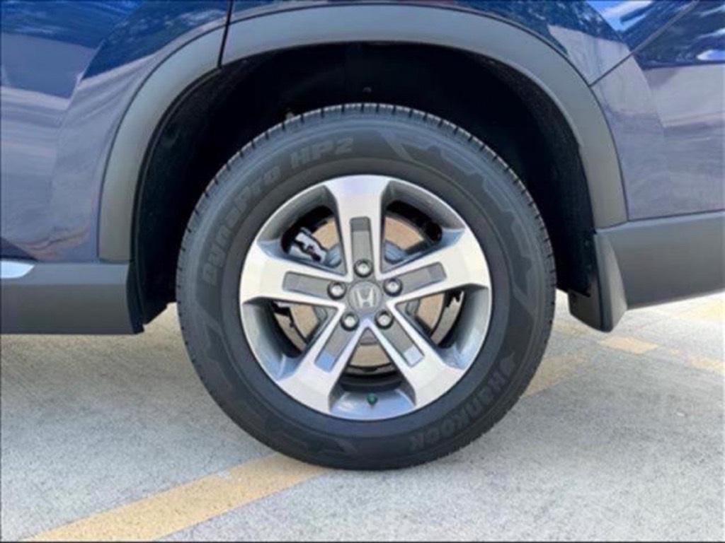 new 2025 Honda Pilot car, priced at $43,056