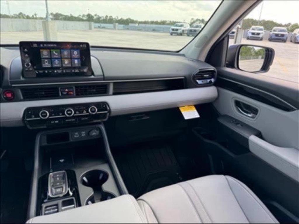 new 2025 Honda Pilot car, priced at $43,056