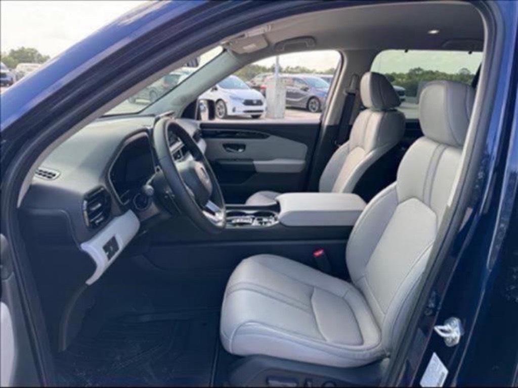 new 2025 Honda Pilot car, priced at $43,056