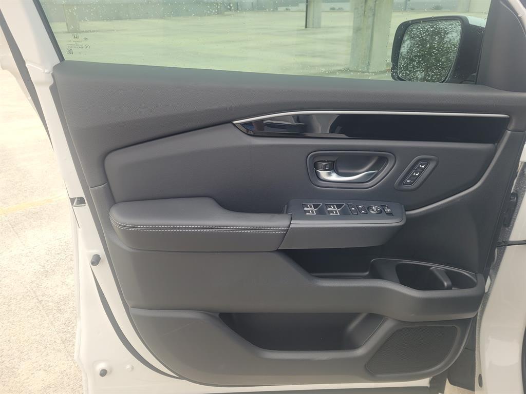 new 2025 Honda Pilot car, priced at $45,296