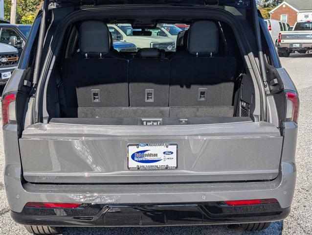 new 2025 Lincoln Navigator car, priced at $121,835