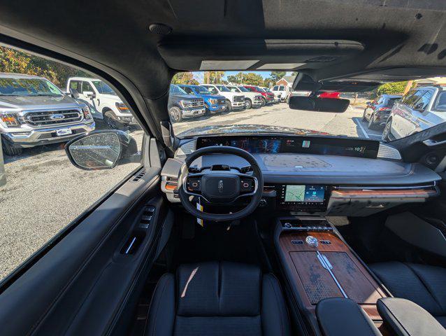 new 2025 Lincoln Navigator car, priced at $121,835