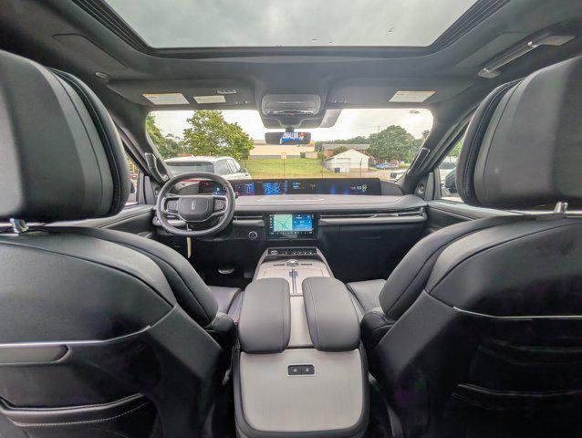 new 2025 Lincoln Navigator car, priced at $109,305