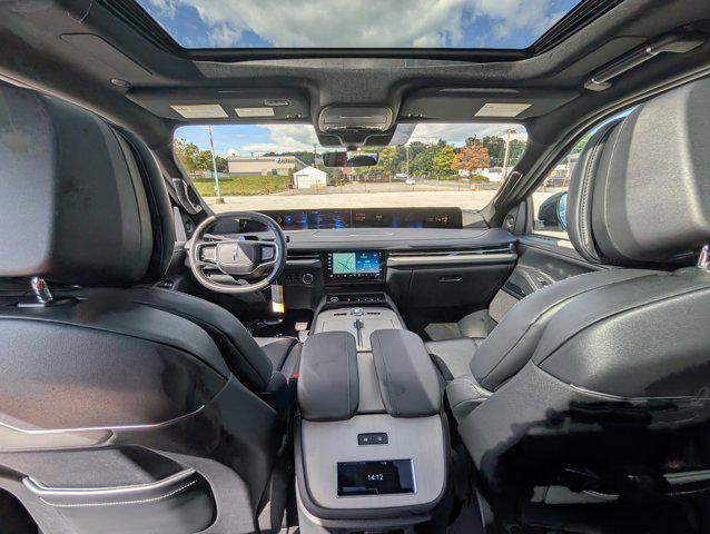 new 2025 Lincoln Navigator car, priced at $103,522