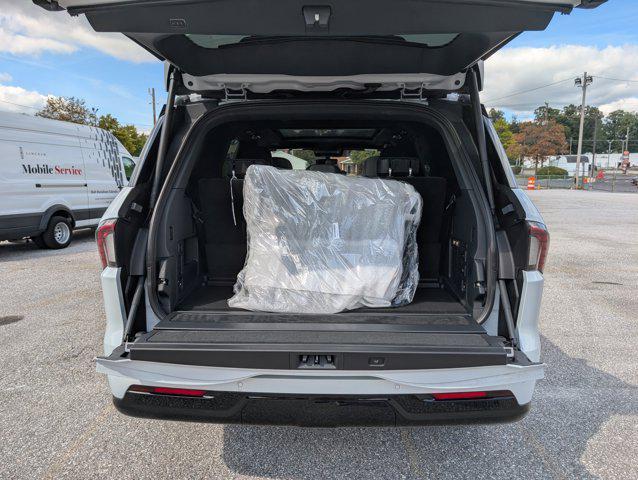 new 2025 Lincoln Navigator car, priced at $103,522