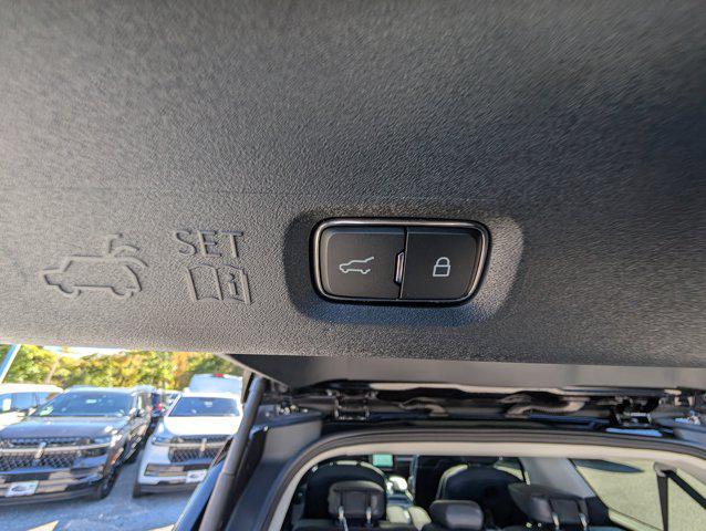 new 2025 Lincoln Navigator car, priced at $104,952