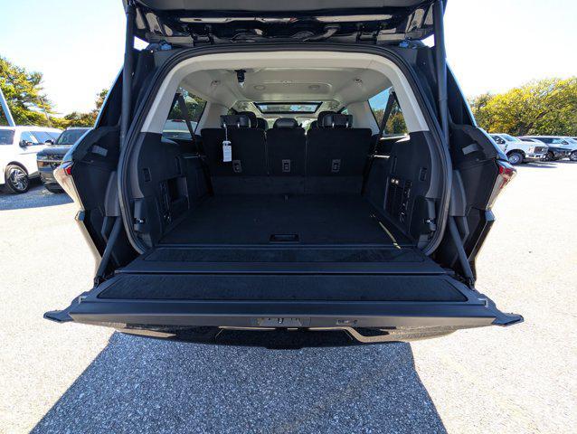 new 2025 Lincoln Navigator car, priced at $104,952