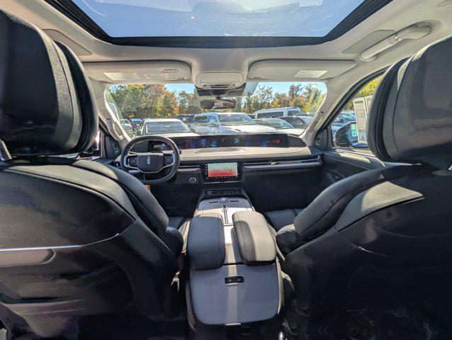 new 2025 Lincoln Navigator car, priced at $104,952