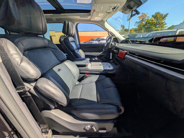new 2025 Lincoln Navigator car, priced at $104,952