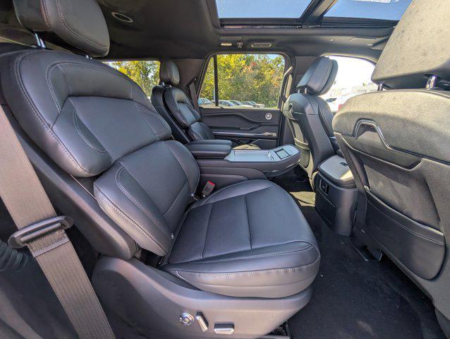 new 2025 Lincoln Navigator car, priced at $106,162