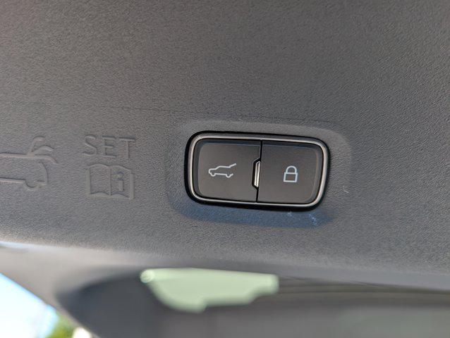new 2025 Lincoln Navigator car, priced at $106,162