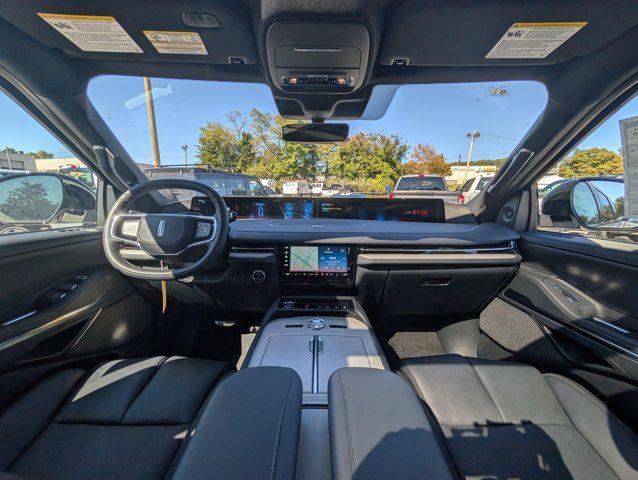 new 2025 Lincoln Navigator car, priced at $106,162
