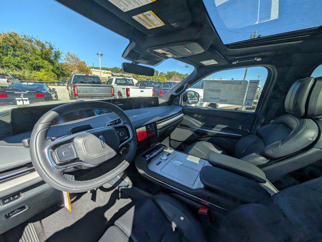 new 2025 Lincoln Navigator car, priced at $106,162