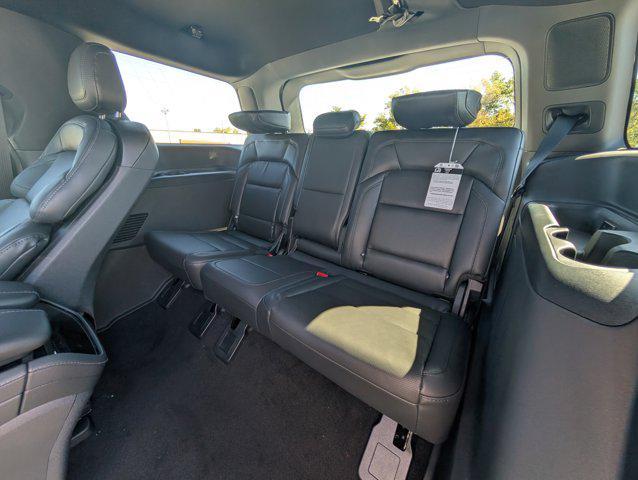 new 2025 Lincoln Navigator car, priced at $106,162