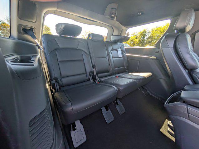 new 2025 Lincoln Navigator car, priced at $106,162