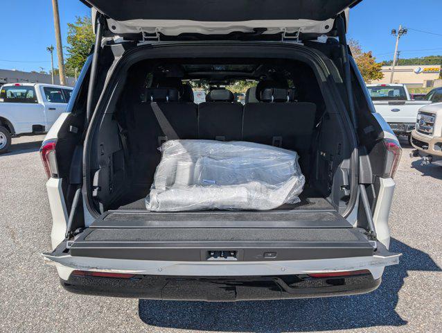 new 2025 Lincoln Navigator car, priced at $106,162
