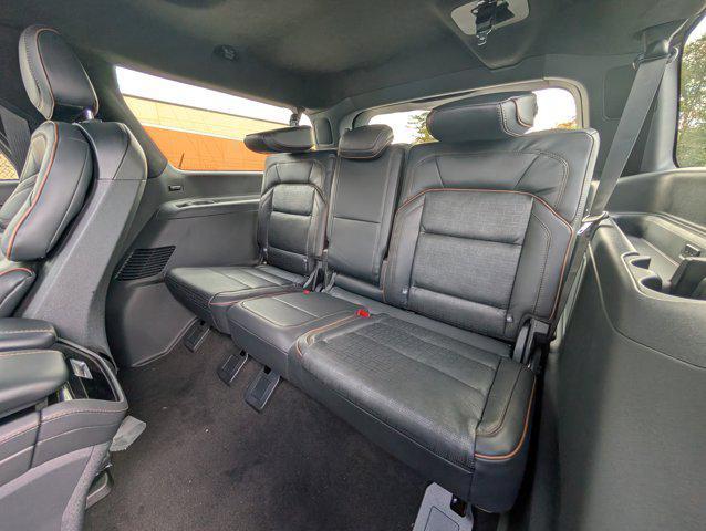 new 2025 Lincoln Navigator car, priced at $123,585