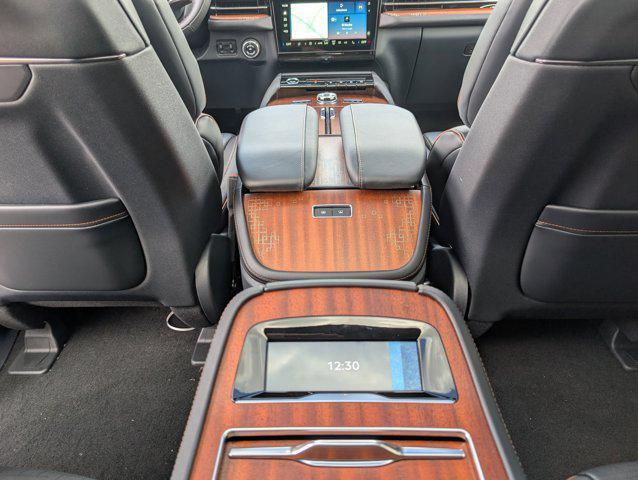 new 2025 Lincoln Navigator car, priced at $123,585