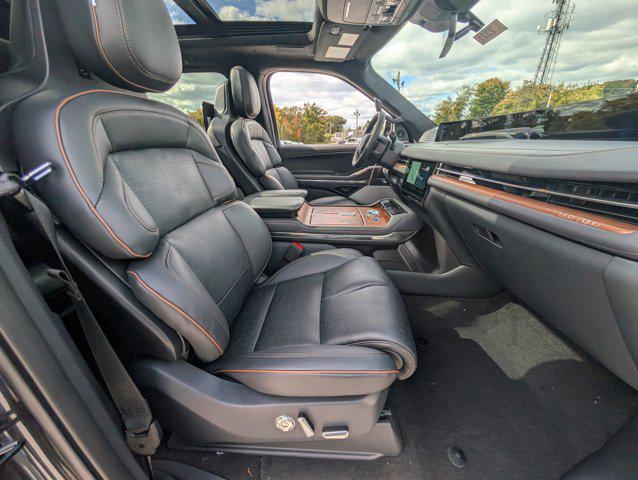 new 2025 Lincoln Navigator car, priced at $123,585