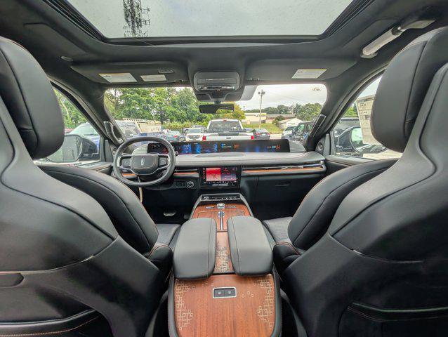 new 2025 Lincoln Navigator car, priced at $121,435