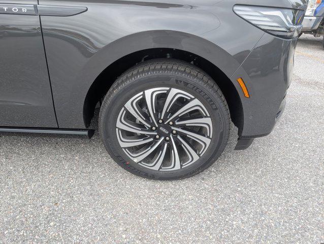 new 2025 Lincoln Navigator car, priced at $121,435