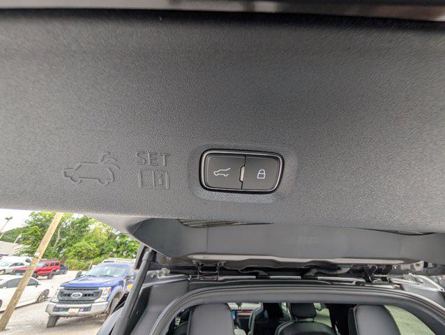 new 2025 Lincoln Navigator car, priced at $121,435