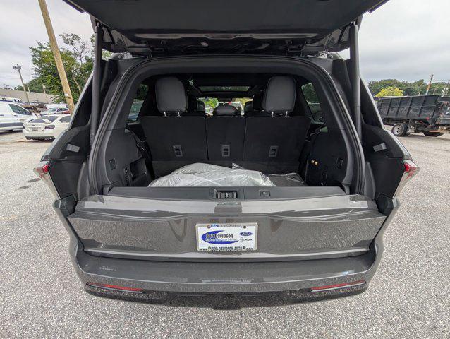 new 2025 Lincoln Navigator car, priced at $121,435